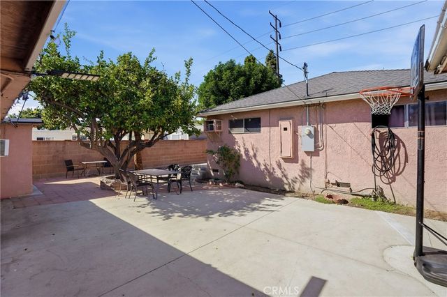 11246 Rosecrans Avenue, Norwalk, CA 90650