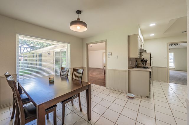 2415 Lakeview Circle, Arlington, TX 76013