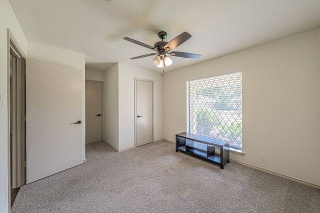 2415 Lakeview Circle, Arlington, TX 76013