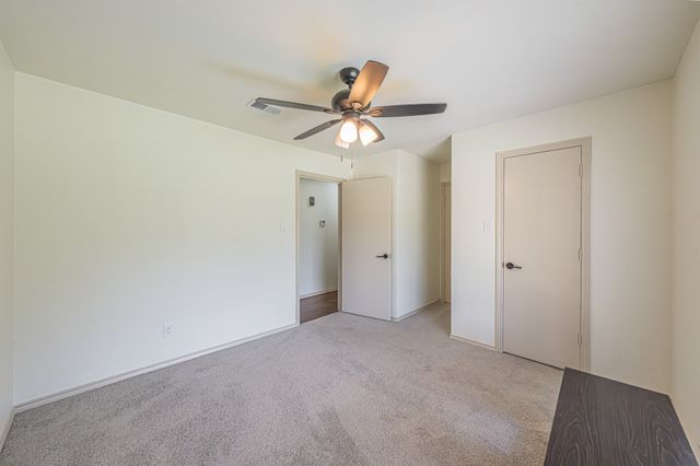 2415 Lakeview Circle, Arlington, TX 76013