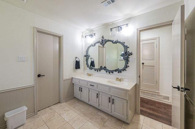 2415 Lakeview Circle, Arlington, TX 76013