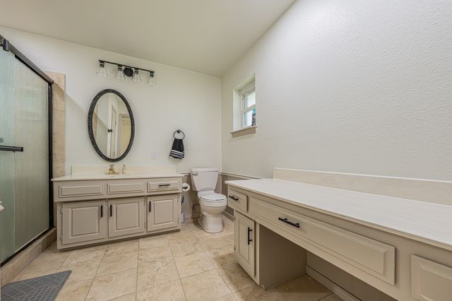 2415 Lakeview Circle, Arlington, TX 76013