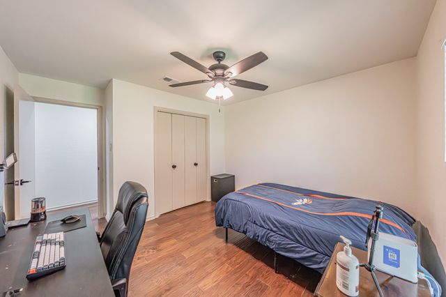 2415 Lakeview Circle, Arlington, TX 76013