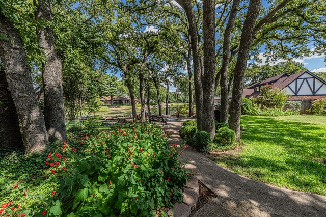 2415 Lakeview Circle, Arlington, TX 76013