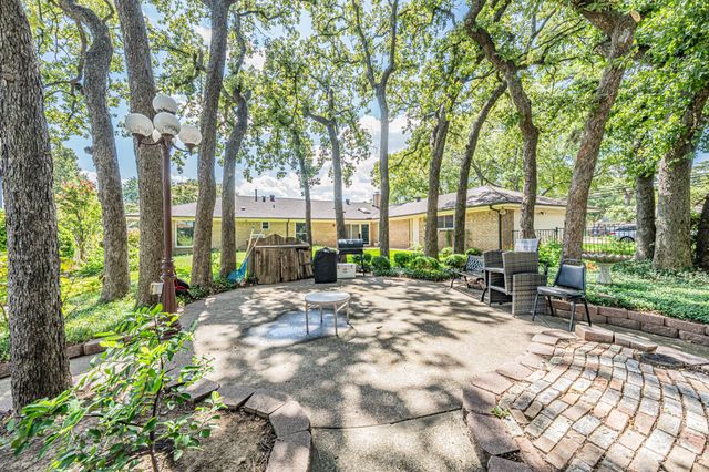 2415 Lakeview Circle, Arlington, TX 76013
