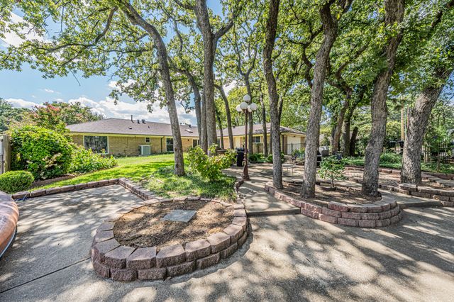 2415 Lakeview Circle, Arlington, TX 76013