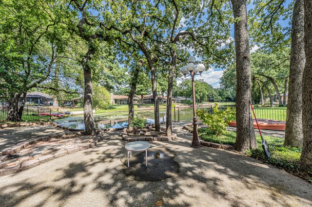 2415 Lakeview Circle, Arlington, TX 76013