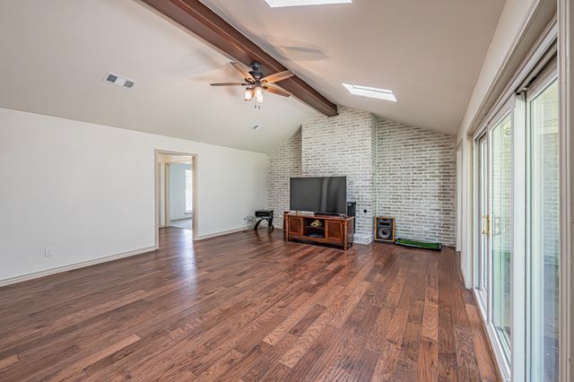 2415 Lakeview Circle, Arlington, TX 76013