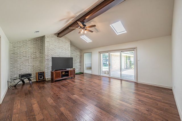 2415 Lakeview Circle, Arlington, TX 76013