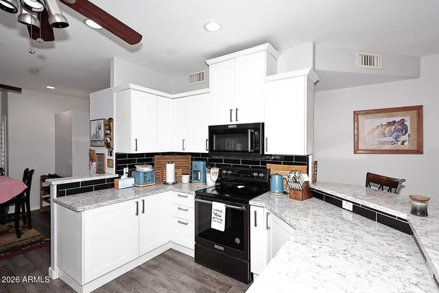 11011 N ZEPHYR Drive 105, Fountain Hills, AZ 85268