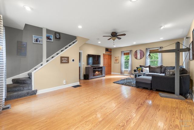 2802 N Ringwood Road, Mchenry, IL 60050
