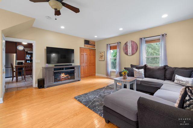 2802 N Ringwood Road, Mchenry, IL 60050