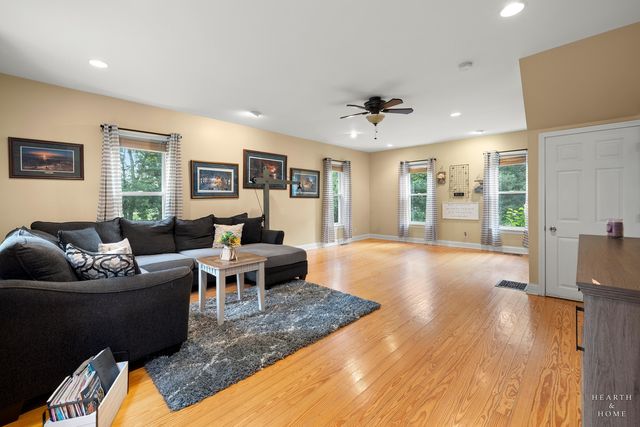 2802 N Ringwood Road, Mchenry, IL 60050