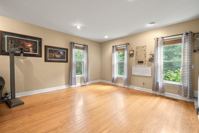 2802 N Ringwood Road, Mchenry, IL 60050