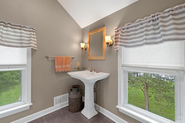 2802 N Ringwood Road, Mchenry, IL 60050