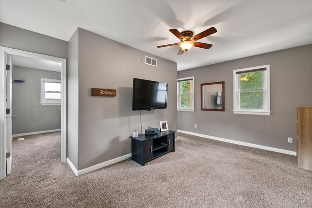2802 N Ringwood Road, Mchenry, IL 60050