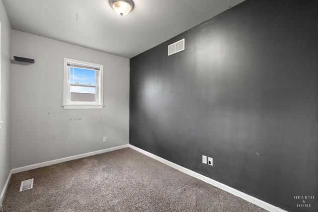2802 N Ringwood Road, Mchenry, IL 60050