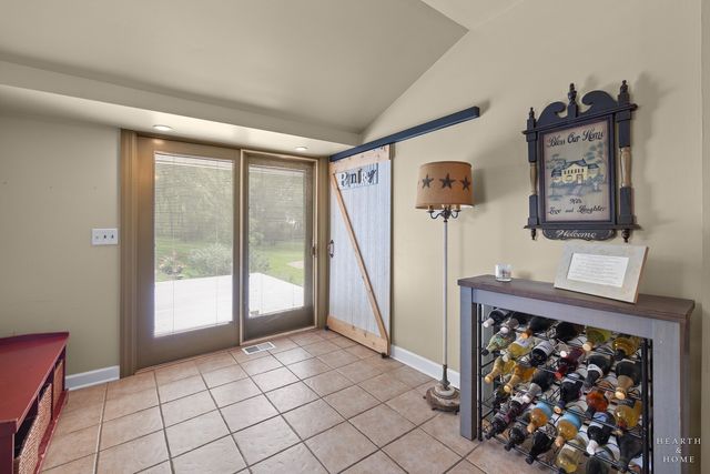 2802 N Ringwood Road, Mchenry, IL 60050