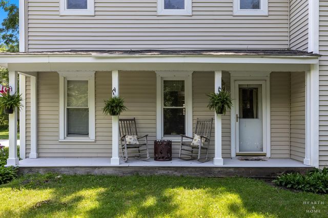 2802 N Ringwood Road, Mchenry, IL 60050