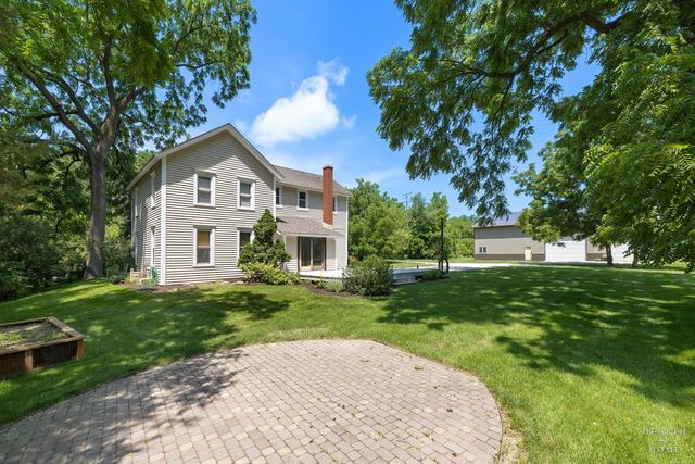2802 N Ringwood Road, Mchenry, IL 60050