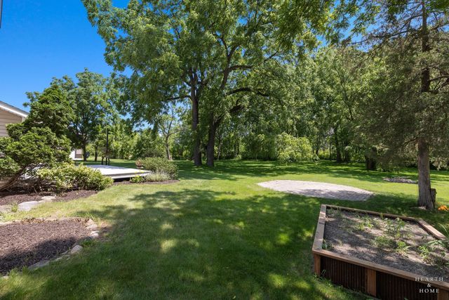 2802 N Ringwood Road, Mchenry, IL 60050