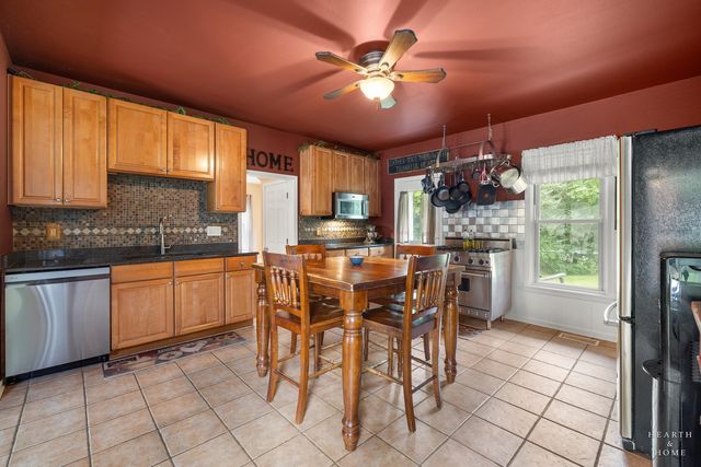 2802 N Ringwood Road, Mchenry, IL 60050