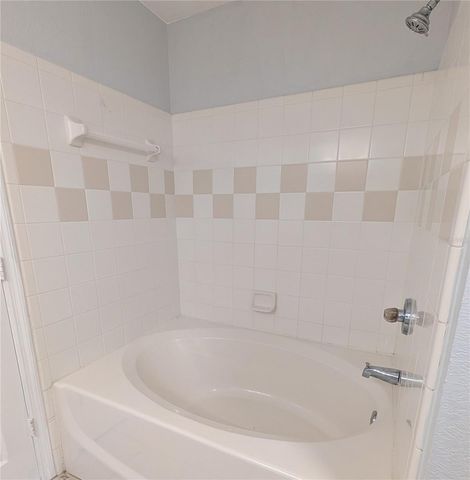 5611 BIDWELL PARKWAY 205, Sarasota, FL 34233