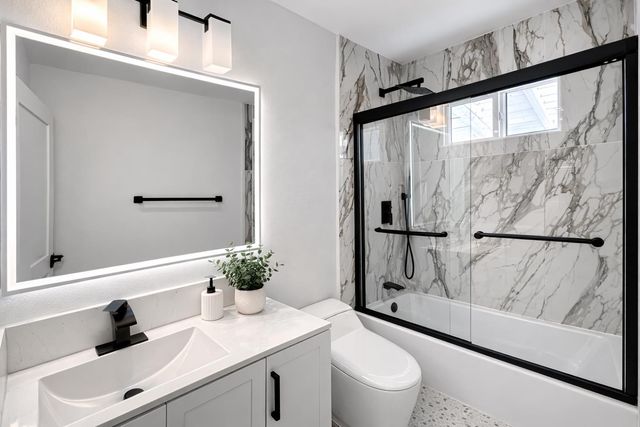 444 N 5th Ave, Oakdale, CA 95361