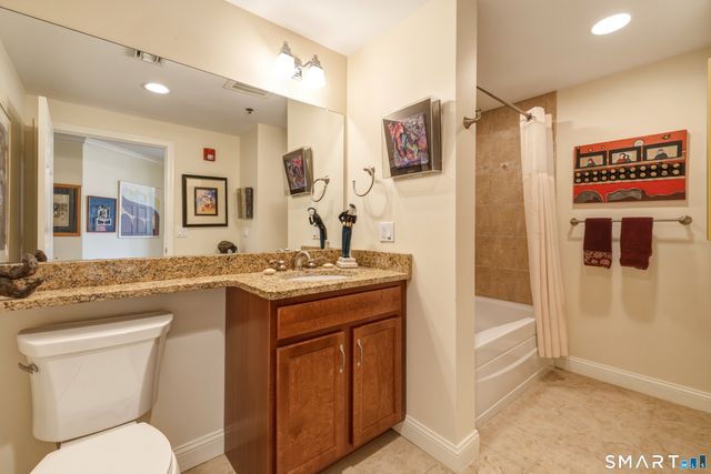 25 Cassandra Boulevard 204, West Hartford, CT 06107