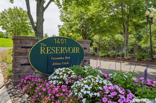 25 Cassandra Boulevard 204, West Hartford, CT 06107
