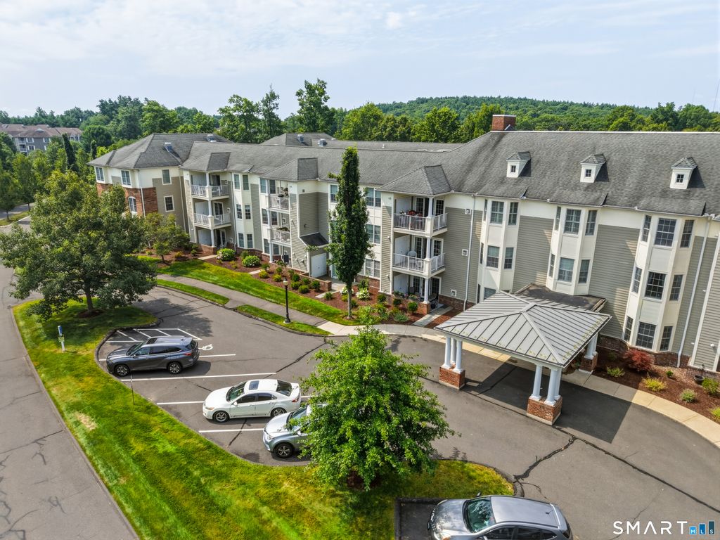 25 Cassandra Boulevard 204, West Hartford, CT 06107