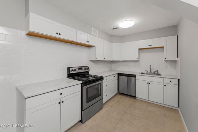 6171 CEDAR HILLS Boulevard, Jacksonville, FL 32210