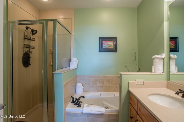 1200 Beach Drive, 103, Gulfport, MS 39507