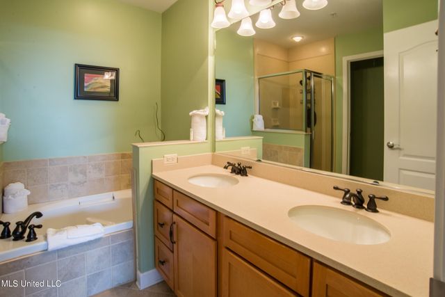 1200 Beach Drive, 103, Gulfport, MS 39507