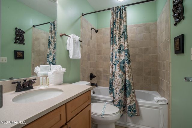 1200 Beach Drive, 103, Gulfport, MS 39507