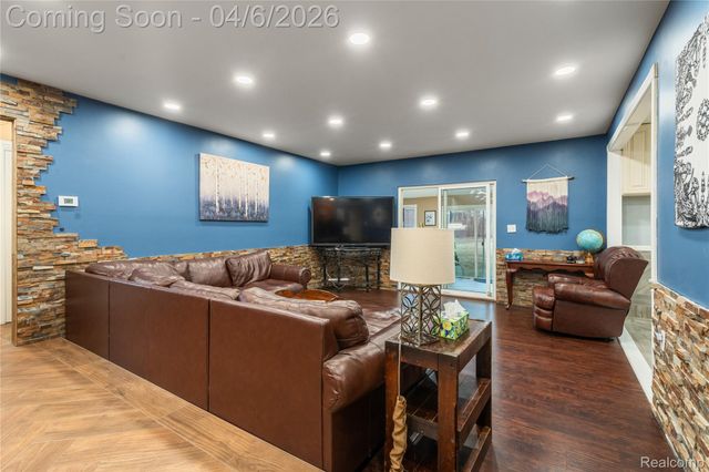 15701 Middlebelt Road, Romulus, MI 48174