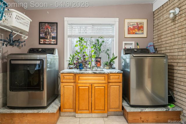 15701 Middlebelt Road, Romulus, MI 48174