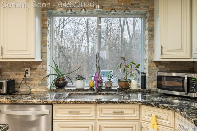 15701 Middlebelt Road, Romulus, MI 48174