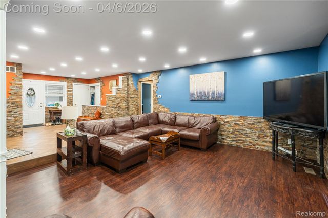 15701 Middlebelt Road, Romulus, MI 48174