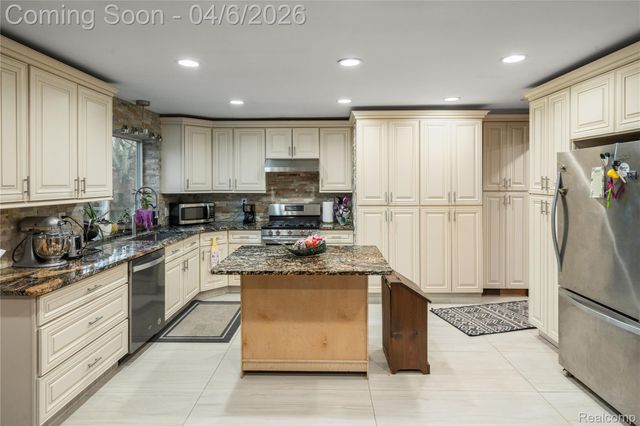 15701 Middlebelt Road, Romulus, MI 48174