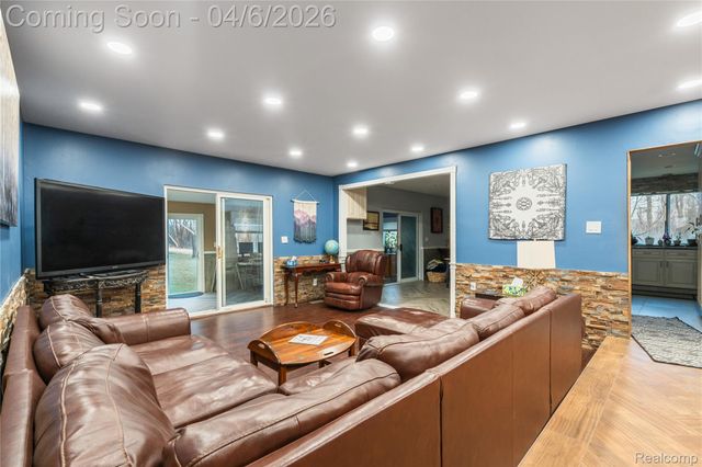 15701 Middlebelt Road, Romulus, MI 48174