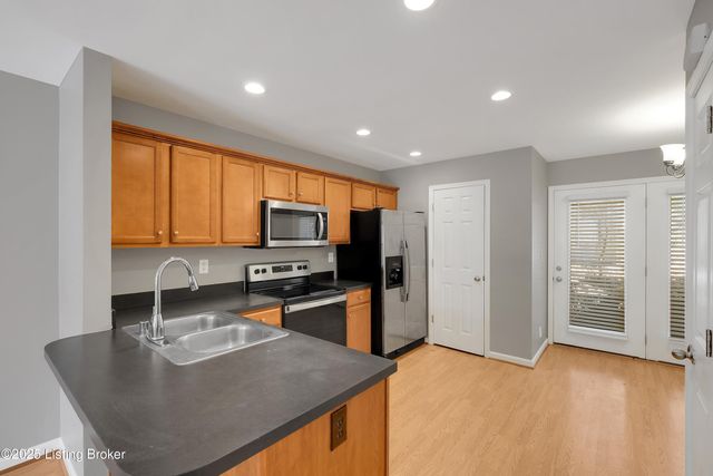 405 Clare Ln, Louisville, KY 40206