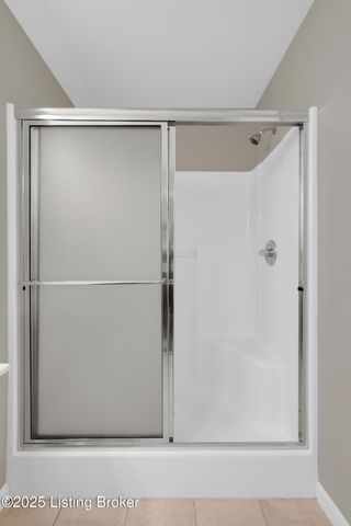 405 Clare Ln, Louisville, KY 40206