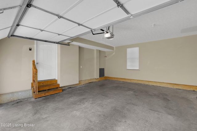 405 Clare Ln, Louisville, KY 40206