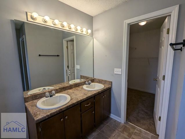 215 Bridgemont Way, Hinesville, GA 31313