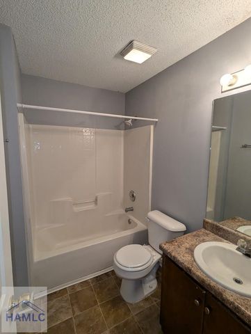 215 Bridgemont Way, Hinesville, GA 31313