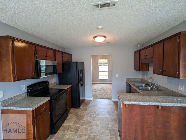 215 Bridgemont Way, Hinesville, GA 31313