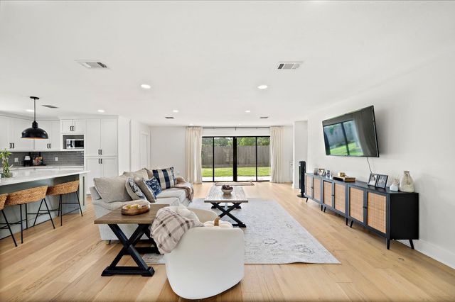 1902 Knoboak Circle, Houston, TX 77080