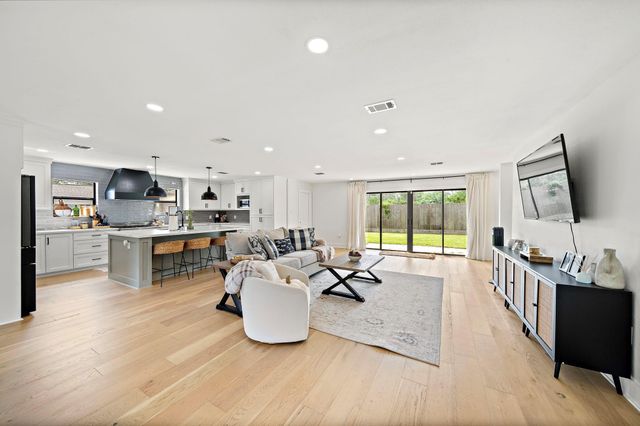 1902 Knoboak Circle, Houston, TX 77080