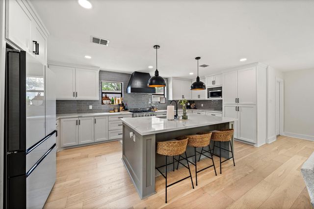 1902 Knoboak Circle, Houston, TX 77080